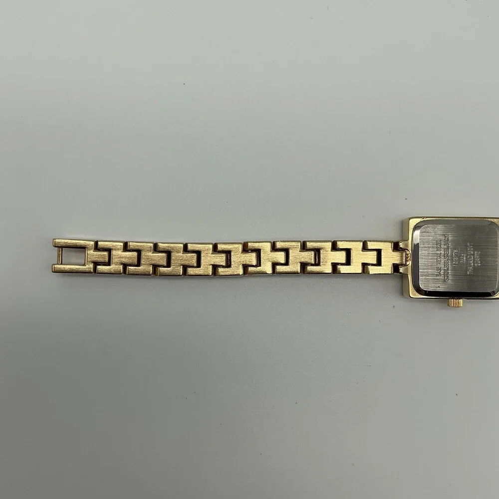 Anne Klein Y0577 Womens Watch Gold Tone Crystal Bracelet New Battery 6